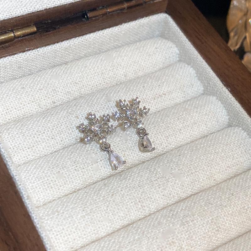 Silver Needle Santa Hat Dinosaur Stud Earrings - Trendy, High-End Design