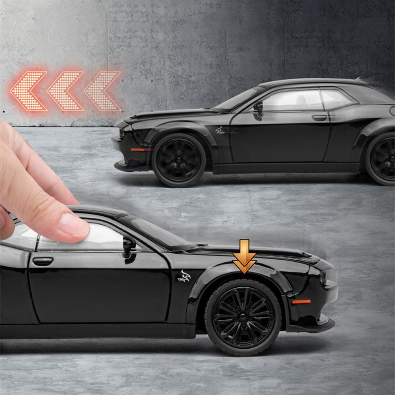 1/22 Dodge Challenger SRT Hellcat Alloy Musle Car Model Diecasts Metal Sports Car Vehicles Model Sound Light Childrens Toy Gift