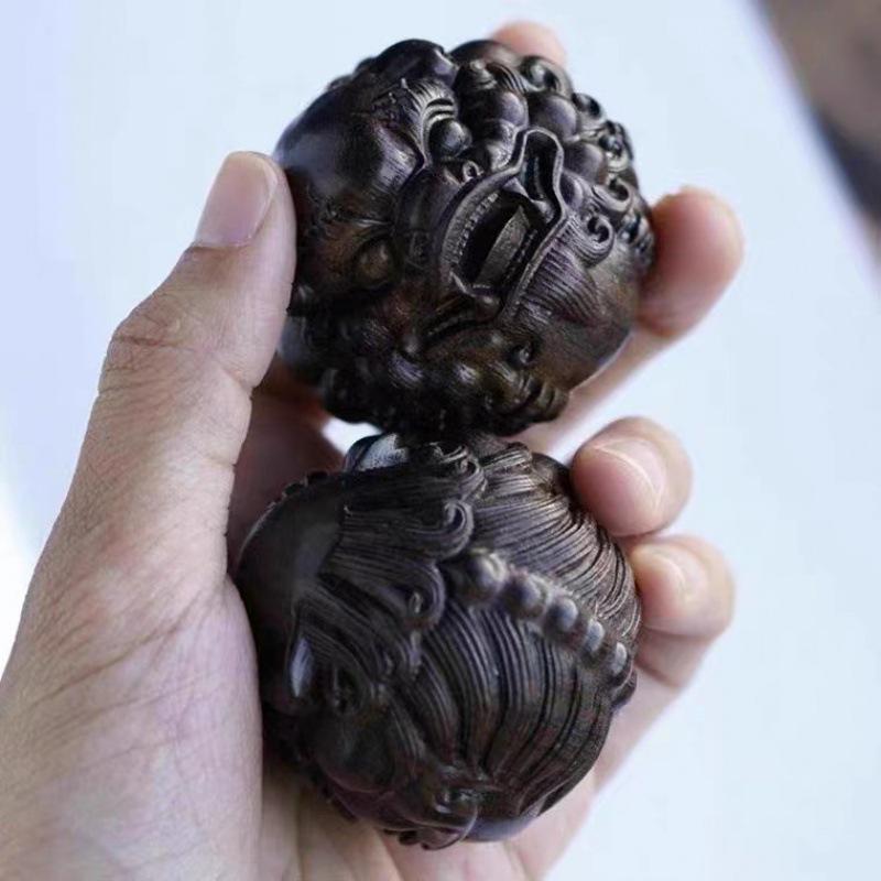 Boxwood Carved Lion Head Pixiu Handheld Massage Ball - Animal-Themed Gift for Elders