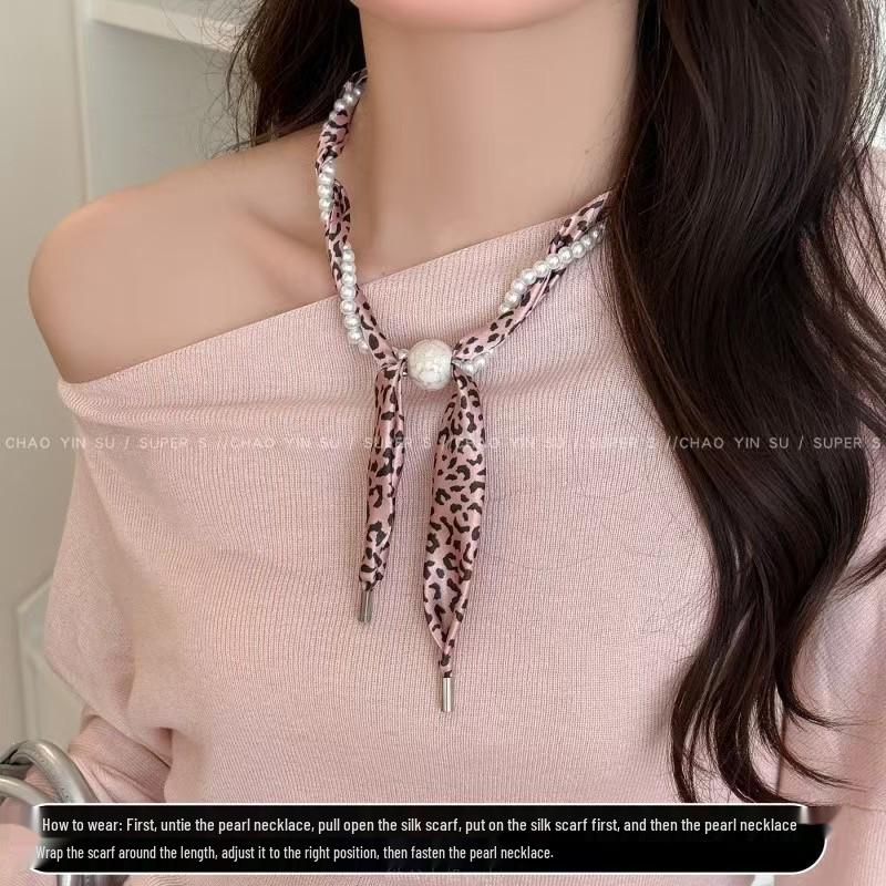 Meillard Damen Leopardenmuster Seidenschal Halskette mit Stoffblume und einzigartigem Kordelzug-Design