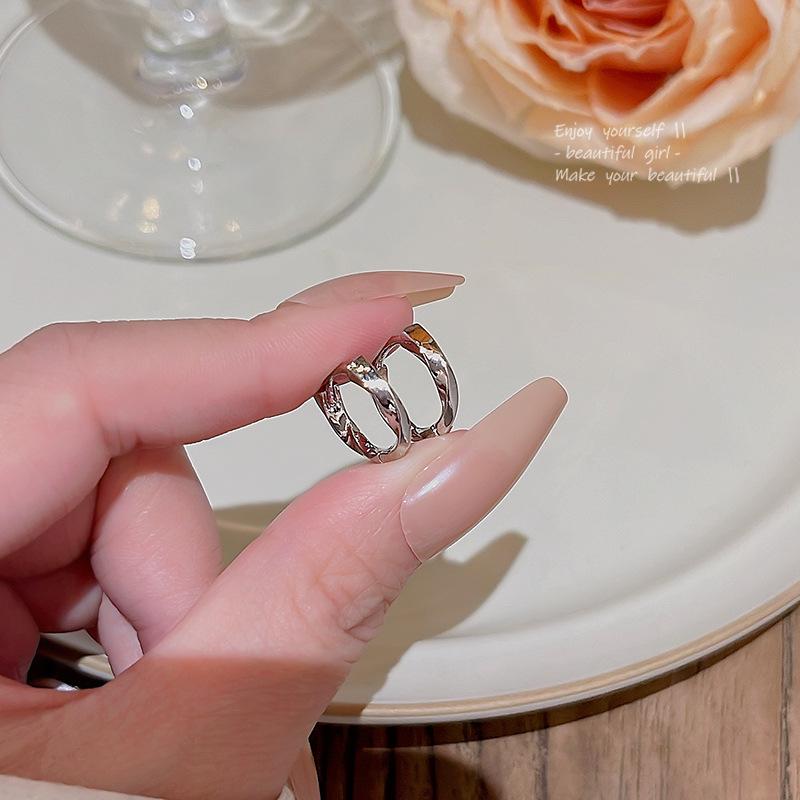 South Korean Elegant Zircon Hoop Earrings - Trendy, Versatile Plain Hoops with Love Design