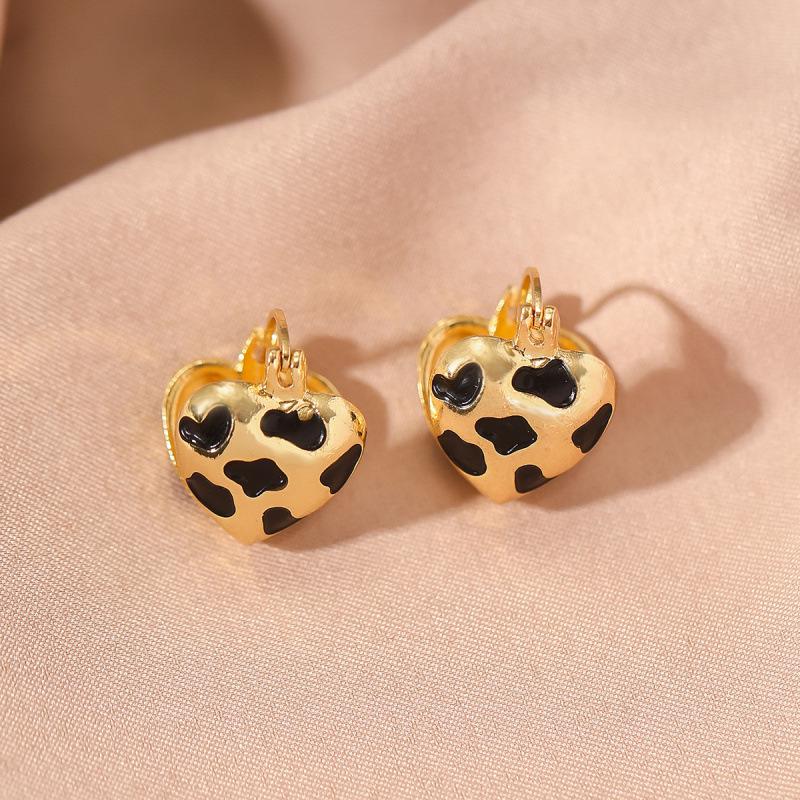 Korean Leopard Print Heart Earrings: Retro Frosted, High-End, Versatile Autumn/Winter Ear Studs for Women
