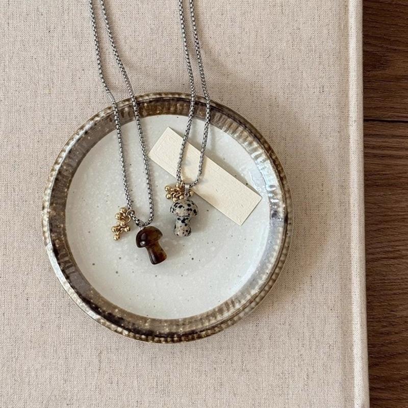 Mushroom Pendant Necklace Symbolizing Nature and Vitalities With Sturdy Alloy Materials for Fashionable Women Wear