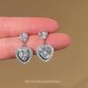 Super flash pink love zircon earrings without ear piercings, sweet girl niche design earrings, spring and summer jewelry earclips.