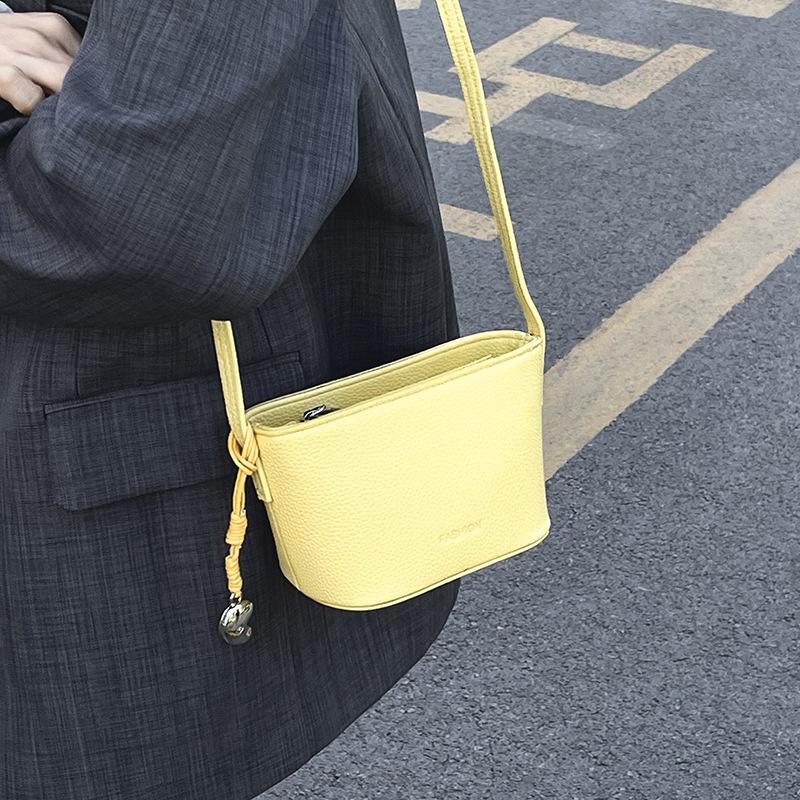 Crossbody bag women's bag 2025 new summer versatile Korean version ins bucket bag high-end foreign style explosive mobile phone bag