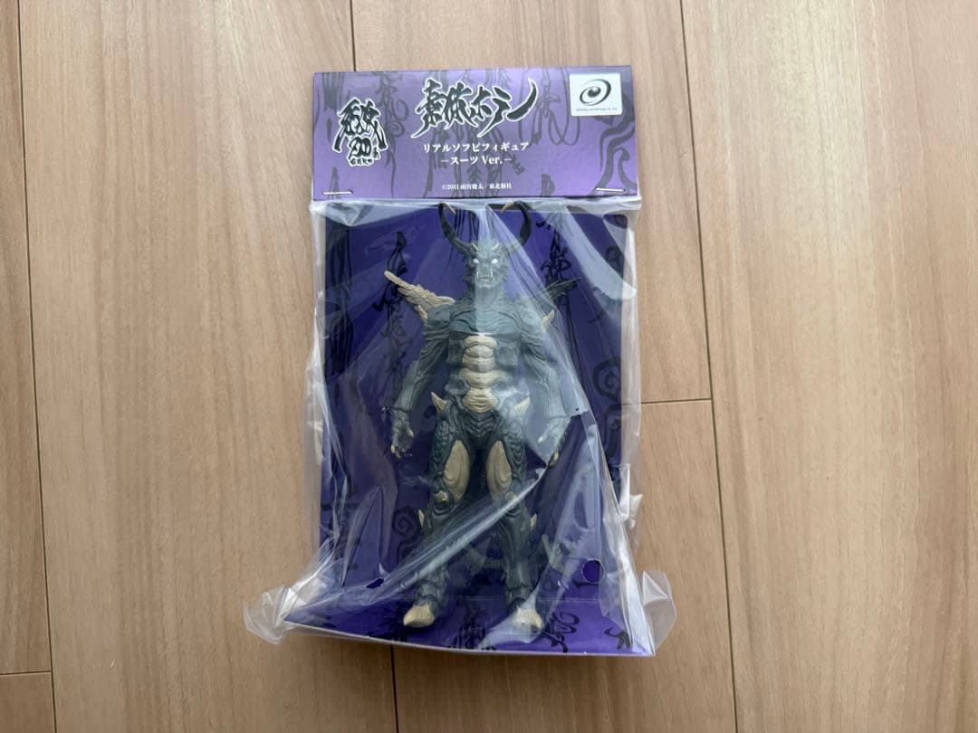 

[Б/У] Ужас Реалистичная Фигурка из Мягкого Винила -Версия в Костюме-