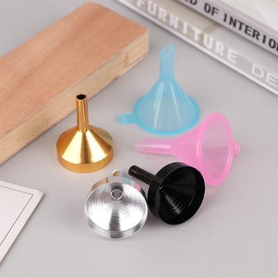 10Pcs Mini Metal/Plastic Aluminum Funnel Small Funnels For Perfume Mini Liquid Essential Oil Funnels Empty Bottle Packing Tools