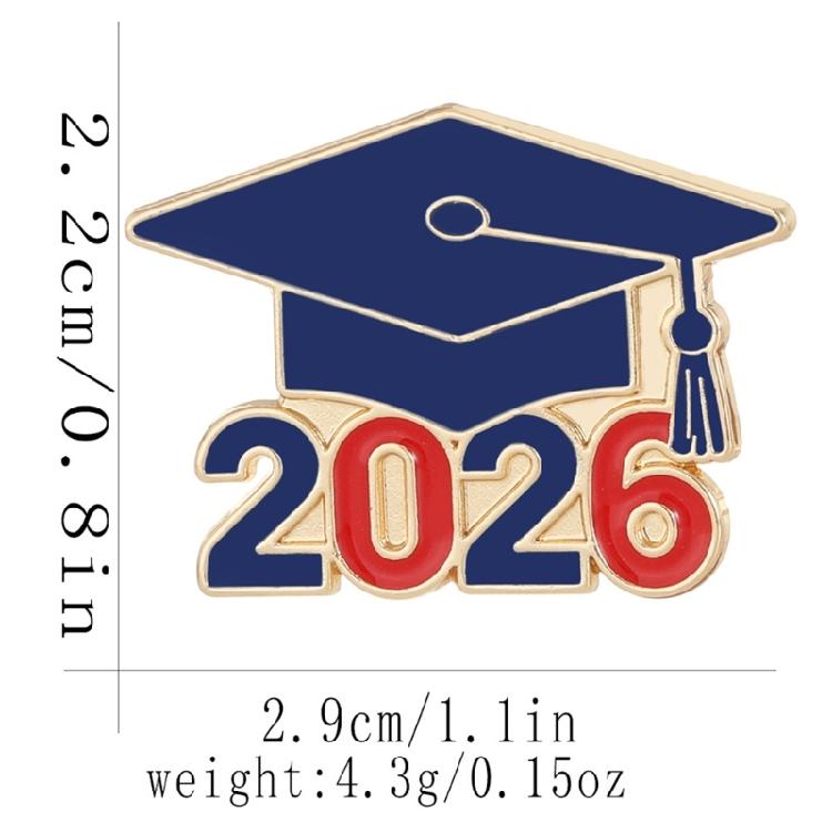 Gedenk-Emaille-Anstecknadel 2026 mit klassischen Graduation-Symbolen für Studenten und Freunde
