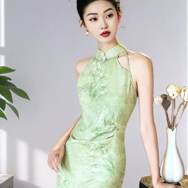 2026 Summer Green Sleeveless Cheongsam: Slimming Off-Shoulder, Waist-Cinching Halter Dress
