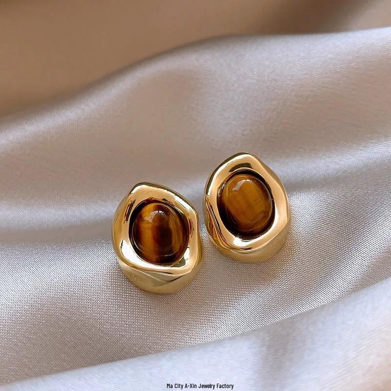 18K Gold-Plated Maillard Style Retro Stud Earrings - Light Luxury, Versatile High-End Design for Women