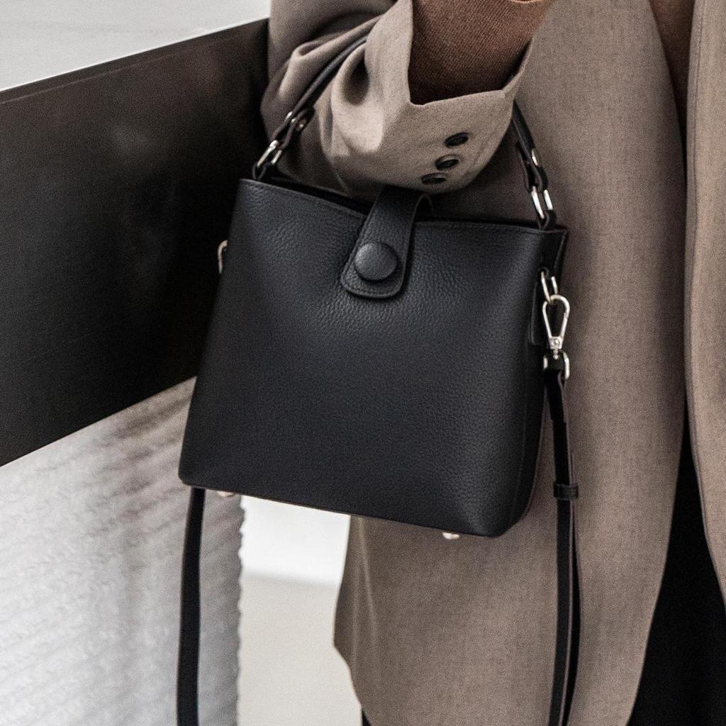 Women's Genuine Leather Bucket Bag - High-End Cowhide Crossbody & Shoulder Bag for Autumn 2025