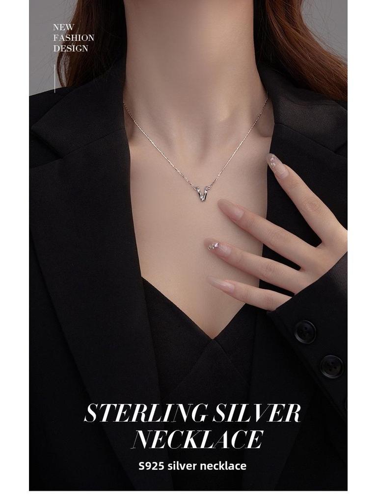 Banyan Tree S925 Silber Halskette mit englischen Buchstaben und Diamanten – Elegante und vielseitige Schlüsselbeinkette für Damen