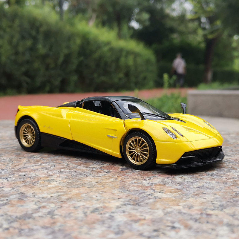 

1:32 Pagani Huayra Supercar Alloy Model Car Toy Diecasts Metal Casting Sound and Light Car Toys For Children Vehicle жёлтый