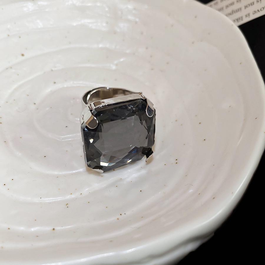 European & American Court Style Rhinestone Geometric Square Ring: High-End, Fashionable, Exaggerated Jewelry