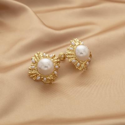 Fashionable Rhinestone Imitation Pearl Metal Square Retro Elegant Mosquito Ear Clip for Women