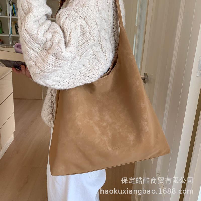 Large Capacity Commuter Tote Bag Women's 2025 New Trendy Autumn and Winter Fashion Versatile High Sense Going Out Shoulder Bag