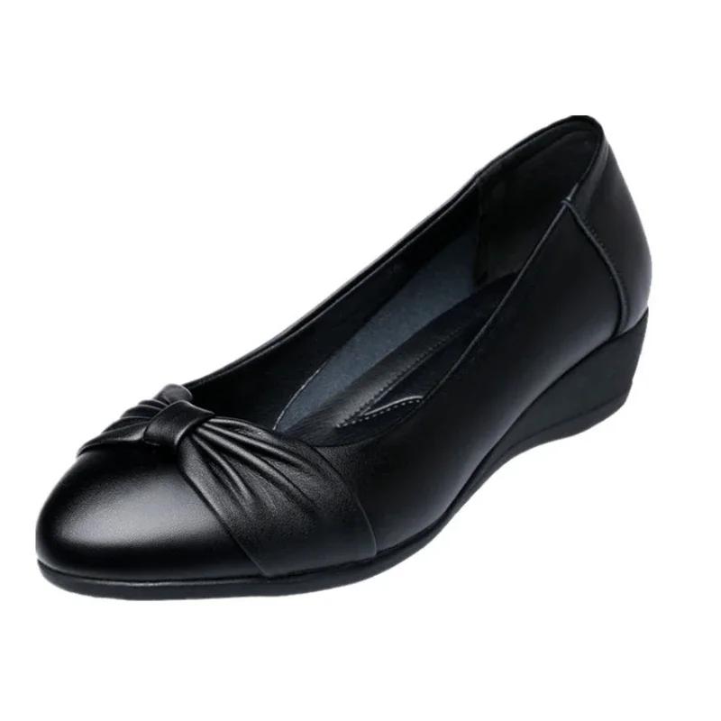 New Fashion Leather Shoes Woman Slip On Women Flats Moccasins Women's Loafers Spring Girl Soft Bottom Autumn Mother Shoe