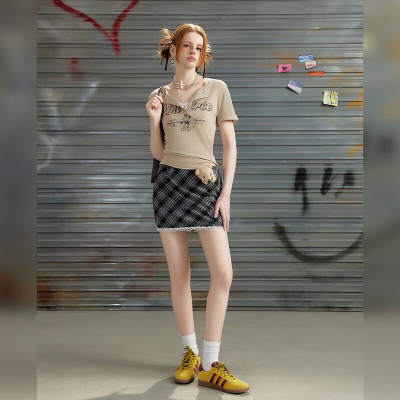 UNIFREE Retro Slim-Fit V-Neck T-Shirt S