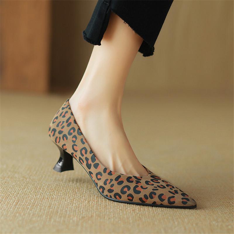 Mode Neue Frühling Schafveloursleder Damen Schuhe Spitze Zehenpartie Damen Pumps Flache Slipper Schuhe für Damen Leopardenmuster Hohe Absätze Damenschuhe