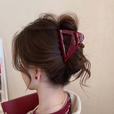 Korea Red Acrylic Triangle Hair Claw Clip or Women Girl Fashion Elegant Geometric Shark Clip Hairpins Headwear Hair Accessories