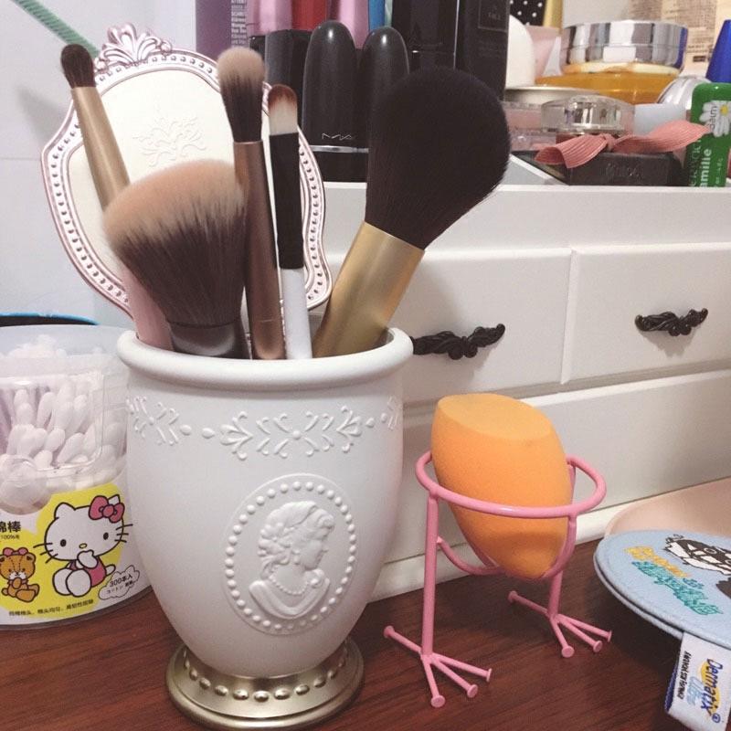 Cosmetic Brush Storage Box Noble Relief Portrait Tube Makeup Beauty Storage Bucket Makeup Tube Desktop Storage Box Pen Holder