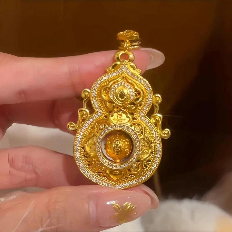 

New Chinese-style Wei Xue-inspired ancient gold-plated and engraved rotating gourd necklace for women, adorned with diamonds, symbolizing the four Gilt-Plated Rotating Gour