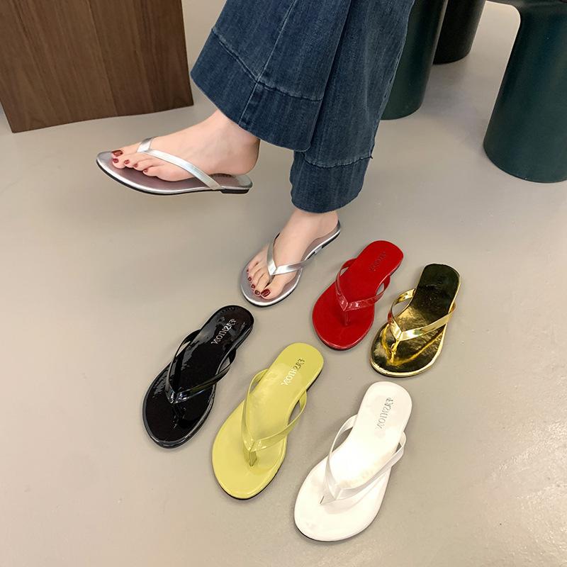 Flip-flops women's summer outer wear fashion 2025 new casual versatile non-slip flat bottom pinch foot beach cool slippers