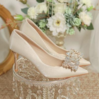 Damen Kristall Quadratische Schnalle Hohe Absätze Pumps 2024 Elegant Seide Dünner Absatz Hochzeits Schuhe Frau Zum Hineinschlüpfen Spitze Zehenspitze Kleider Schuhe
