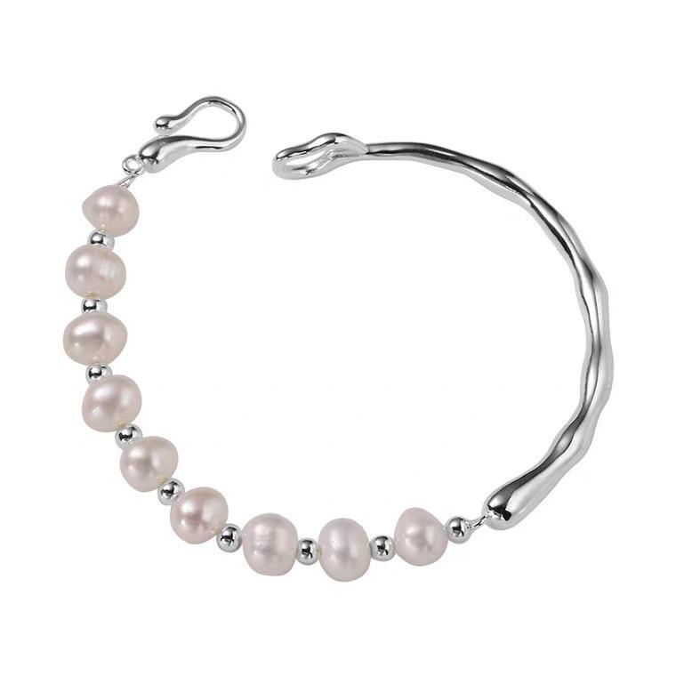 Retro Irregular Metal Pearl Bracelet - Women's Fashionable, Versatile Bangle