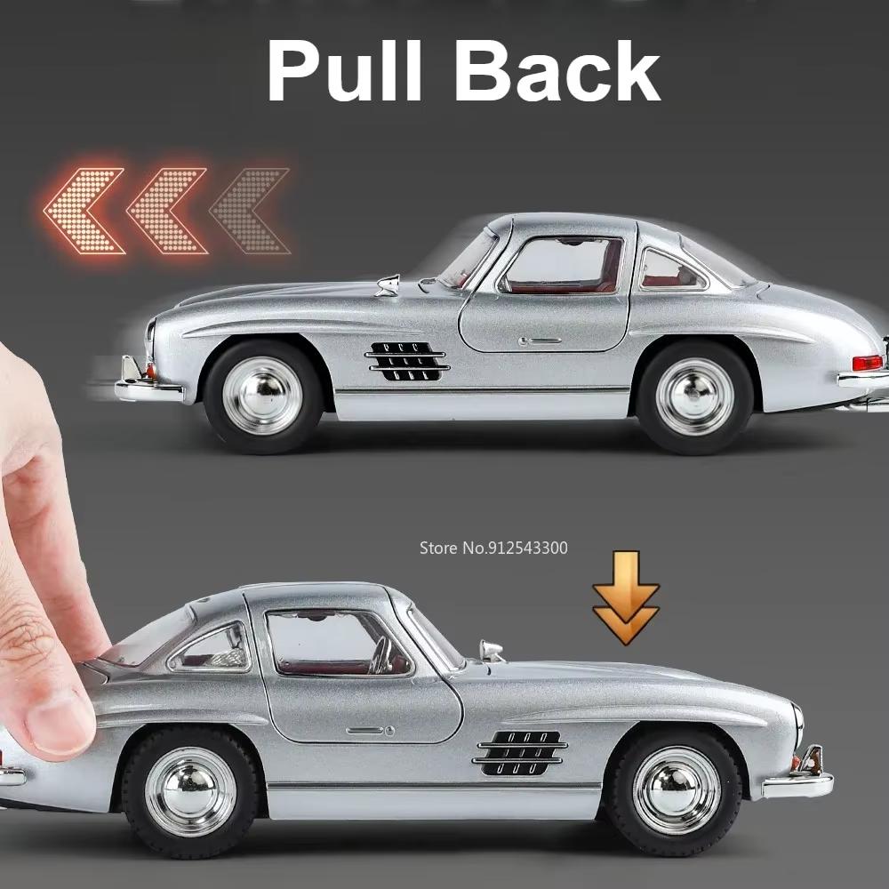 1:24 Scale 500K 300SL Vintage Car Toy Model Alloy Diecast Doors Opened Sound Light Pull Back Miniature Models Hobby Ornament