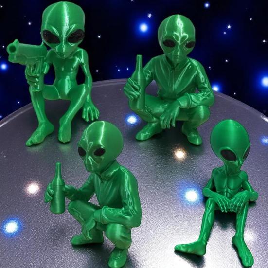 3D Printed Alien Figurine Toy Realistic Articulated Alien Model Stress-relief Fidget Figurine Dynamic Pose Alien Model