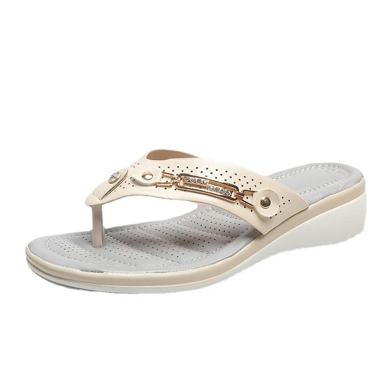New Sandals Women's Metal Buckle Beach Wear Herringbone Sandals Women's Summer Slope Heel Casual Women's Cool Slippers