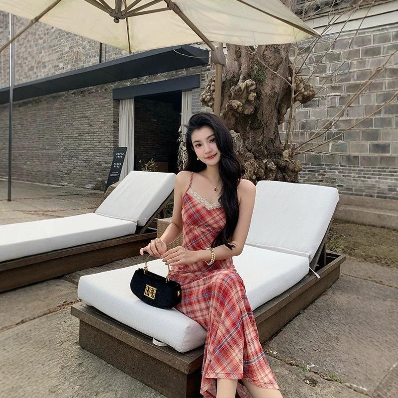 (Exclusive) French plaid suspender dress women's summer new temperament slim skirt V-neck lace