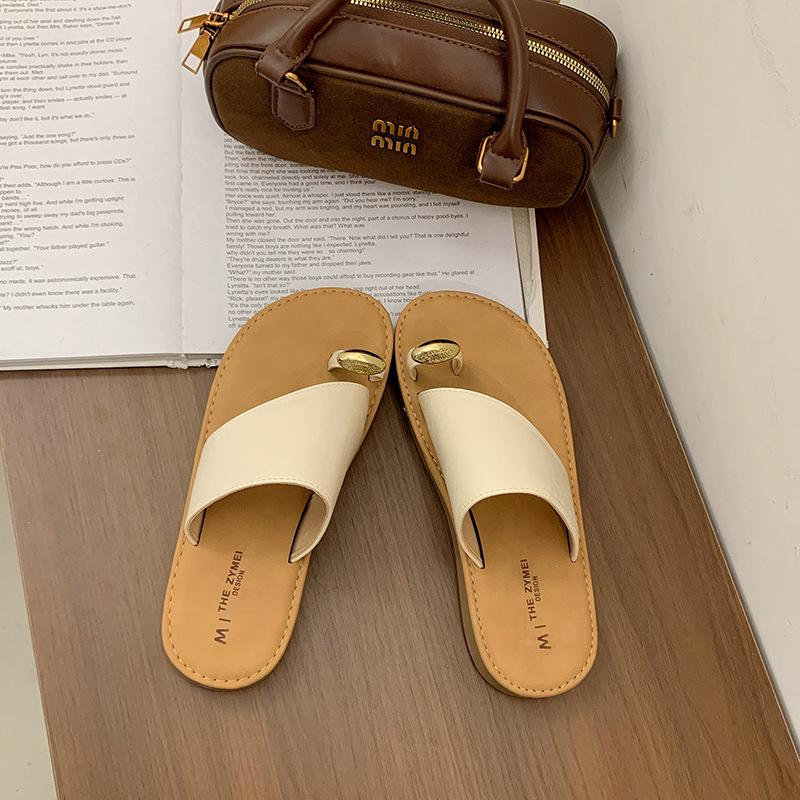 

French flat-bottomed toe slippers women s 2025 summer new flat-bottomed fashion versatile lazy toe beach cool slippers 40 бежевый