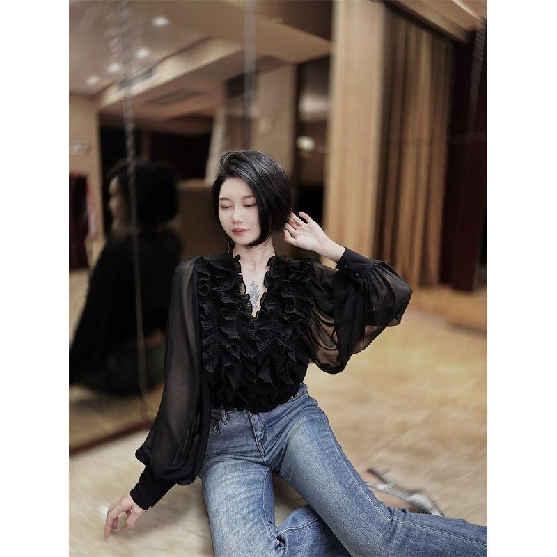 

Весенняя блузка свободного кроя с V-образным вырезом и кружевом Black M