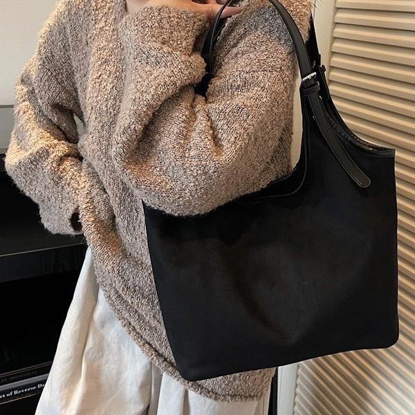 2025 New Korean Large-capacity Lamb Retro Fashion Solid Color Simple Handbag Crossbody Shoulder Bag