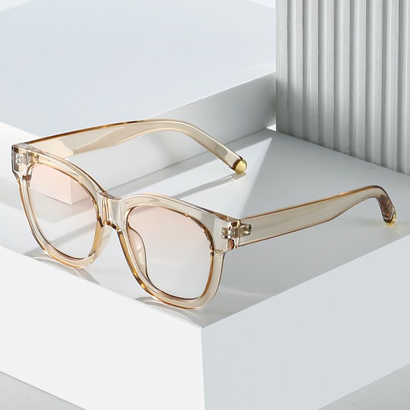 New oval sunglasses, European and American retro high-end versatile street shooting beach driving sunglasses