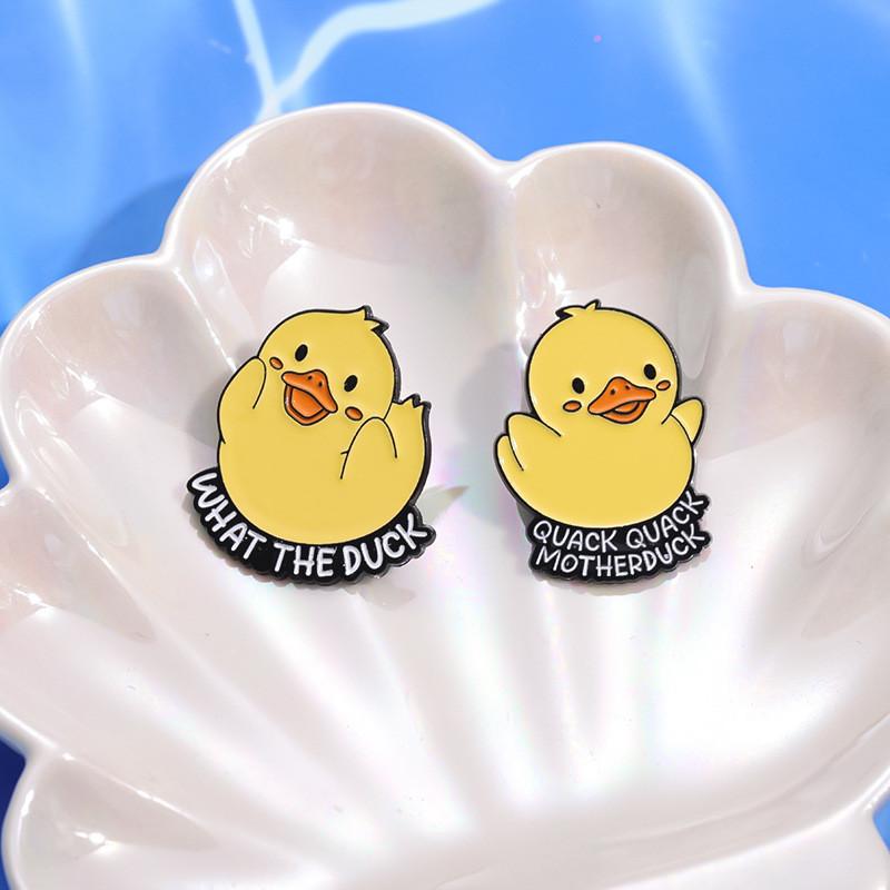 Delightful Cartoon Duck Brooch Colorful Gold Alloy Pin Perfect For Summer Accessories