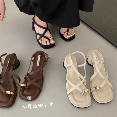 Strandschuhe dicker Absatz Koreanisch gekreuzt hoher Absatz Römische Sandalen Damen neu Sommer 2025 Französischer quadratischer Zehenbereich Zehenschutz
