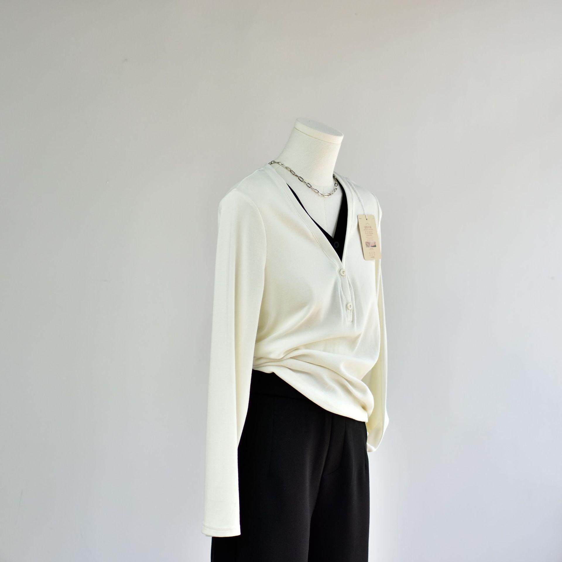 

Кардиган и рубашка с контрастным узором и V-образным вырезом Swan Knit XXL (60-70 kg)