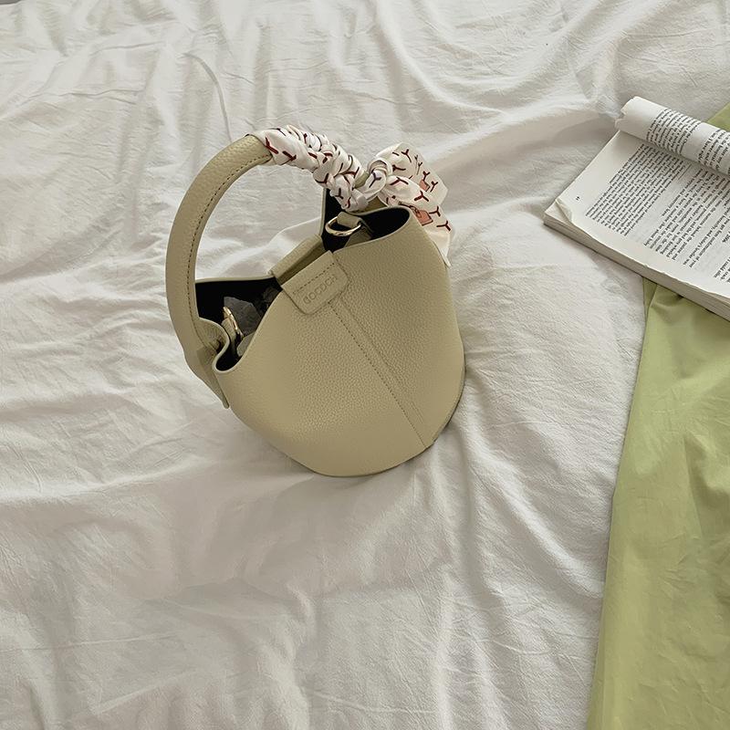 The Handbag Is A Fashionable and Simple Bucket Bag with A Niche Design and A Crossbody Bag