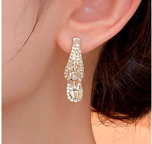 Elegant Drop Earrings for Women Crystal Embellished Dangle Design Lightweight Comfortable Fit Suitable for Various Occasions One Size