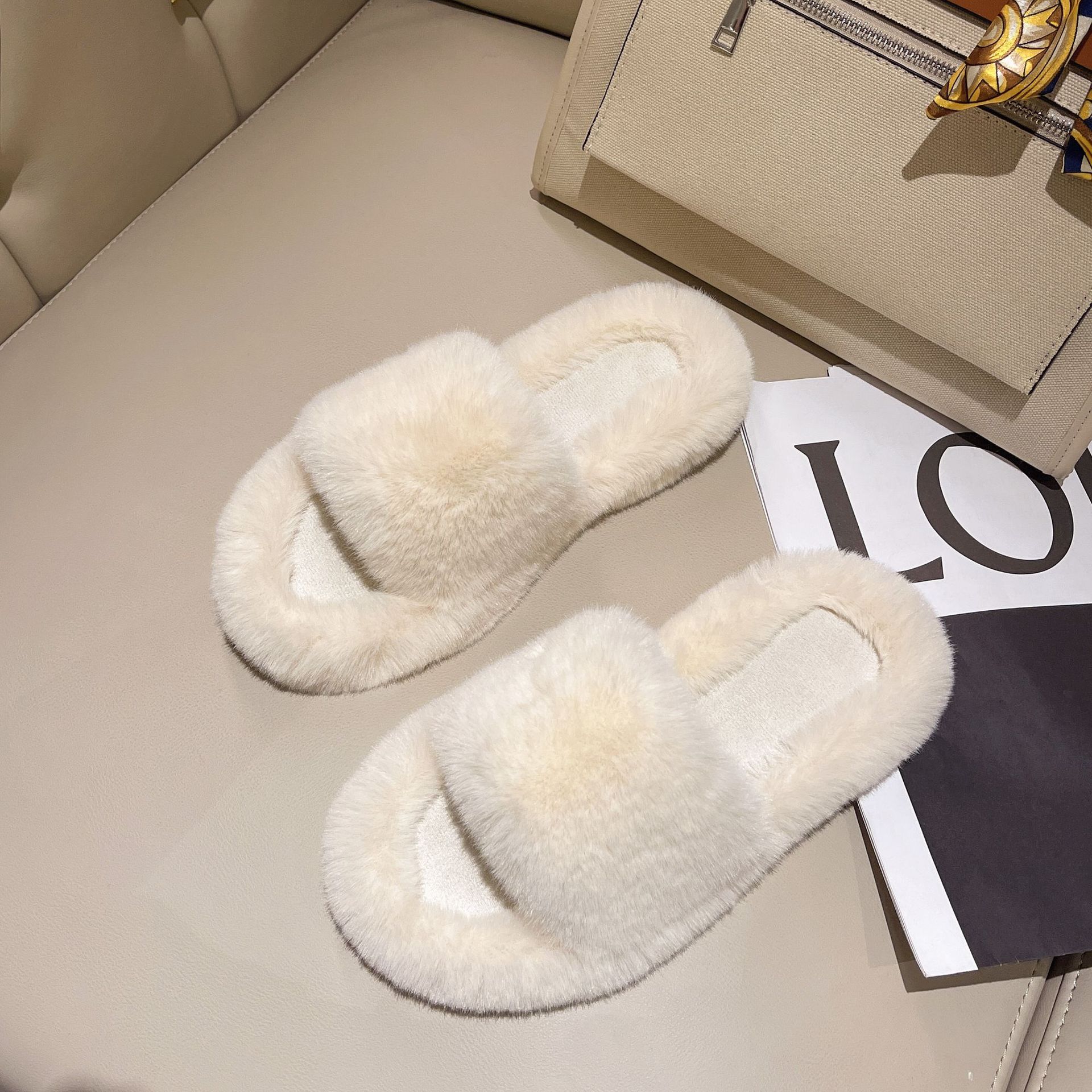 

Большие размеры Новые домашние универсальные верхние тапочки с плоским дном модные женские мохнатые тапочки 42 бежевый