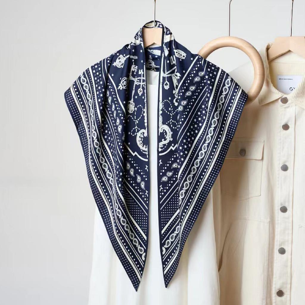 Retro old money wind cashew flower triangle scarf women's fashion high sense versatile decoration outer silk scarf scarf fart curtain tide