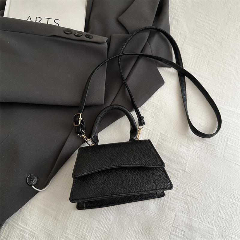 Fashion bag women's 2025 spring new trend fashion shoulder bag simple casual messenger bag solid color temperament bag