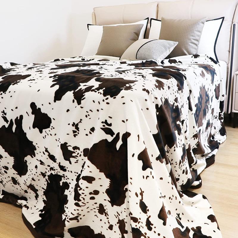 Cute Cow Print Blanket Soft Warm Plush Throw Blanket Fleece Flannel Lightweight Travel Blankets Cozy All-Season Couch Blankets