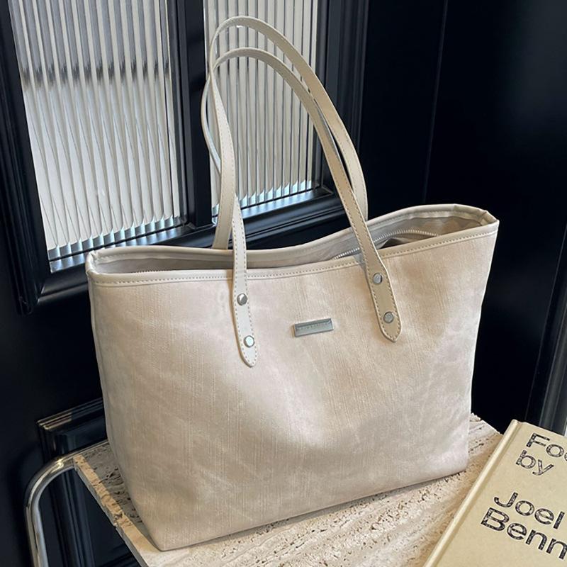 Fashion Versatile Tote Bag Women's New Commuter Underarm Bag Large Capacity Shoulder Women's Bag