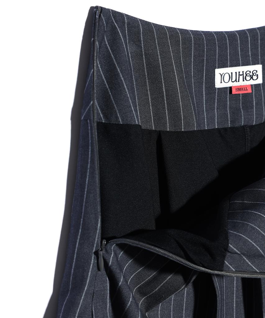 YOUHEE Pin Stripe Star Pleats Skirt Charcoal