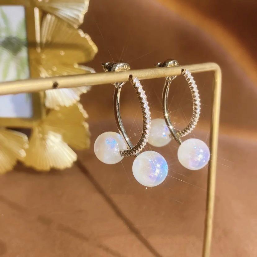 Iridescent Pearl & Zirconia Front-Back Earrings with Elegant, Simple Design