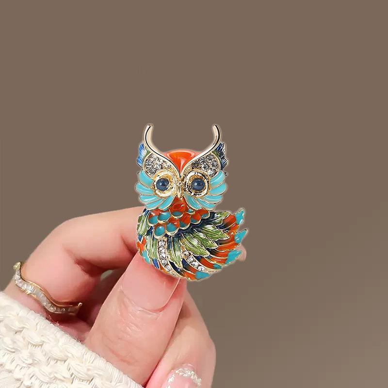 

Милые броши-совы с эмалевой росписью, высококлассные броши для мужчин и женщин, маленькие значки с животными, элегантные аксессуары для костюма и пальто красный